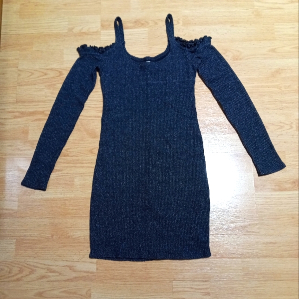 Hollister cold shoulder bodycin dress.  EUC.  SIZE XS